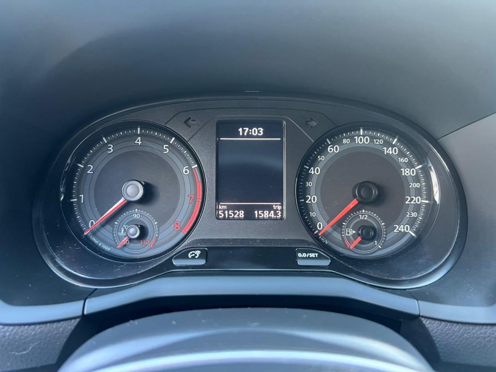 VOLKSWAGEN Voyage - Foto