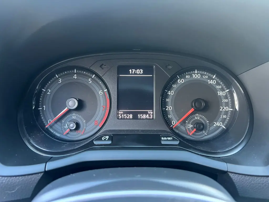 VOLKSWAGEN Voyage - Foto