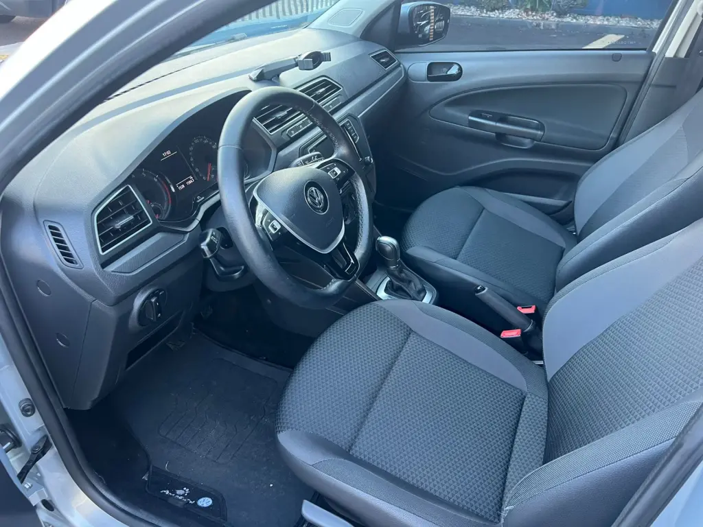 VOLKSWAGEN Voyage - Foto
