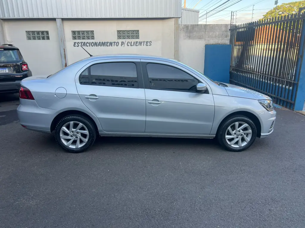 VOLKSWAGEN Voyage - Foto