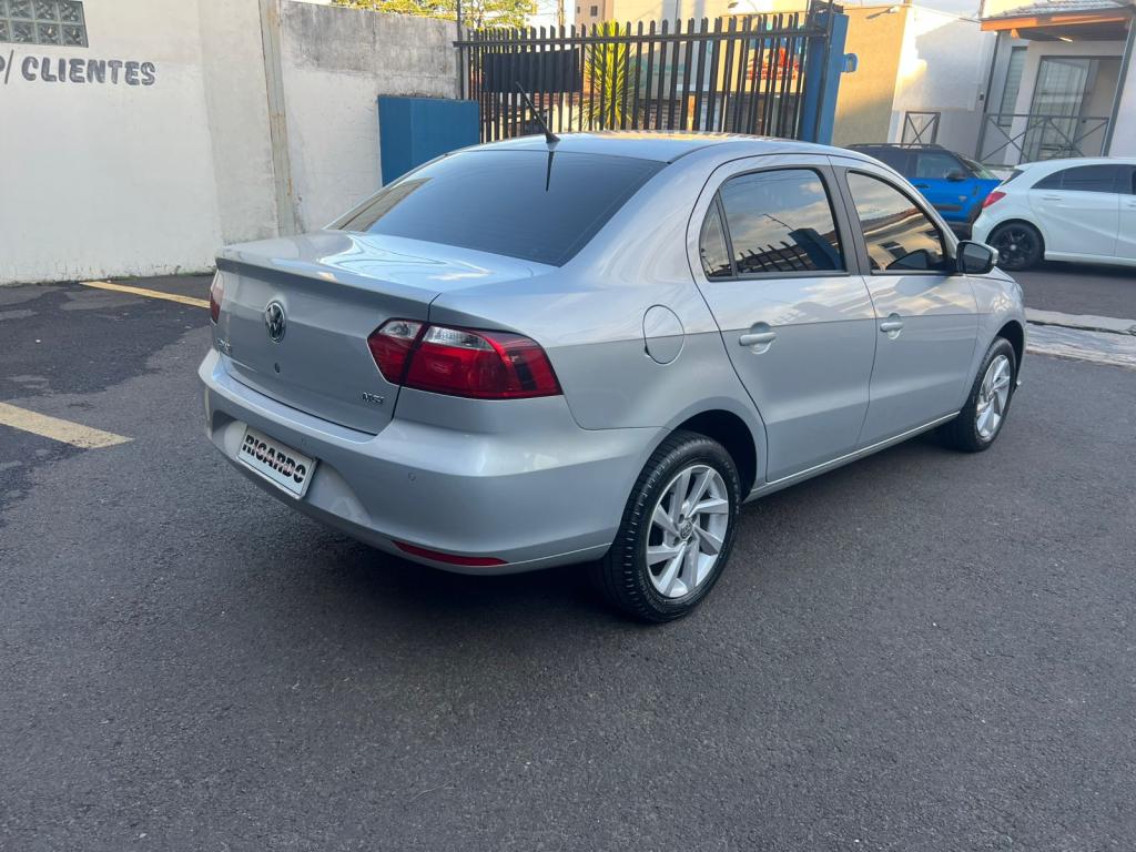 VOLKSWAGEN Voyage - Foto