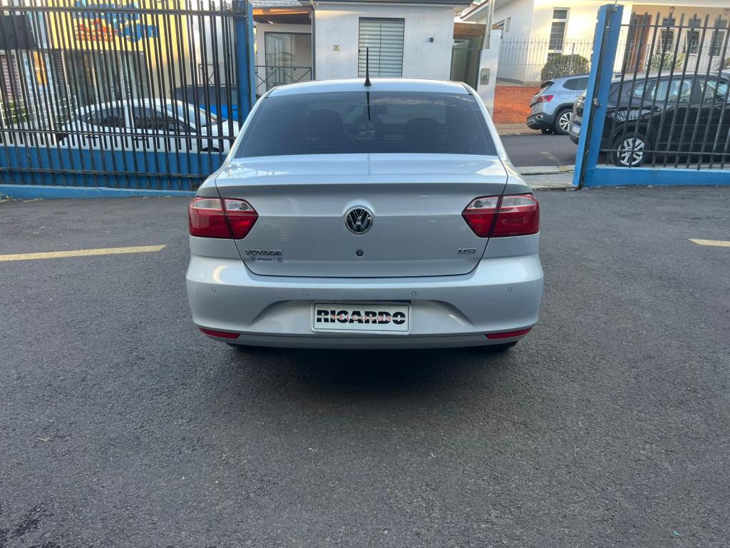 VOLKSWAGEN Voyage - Foto