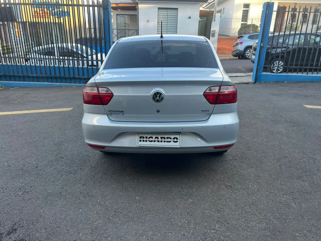 VOLKSWAGEN Voyage - Foto