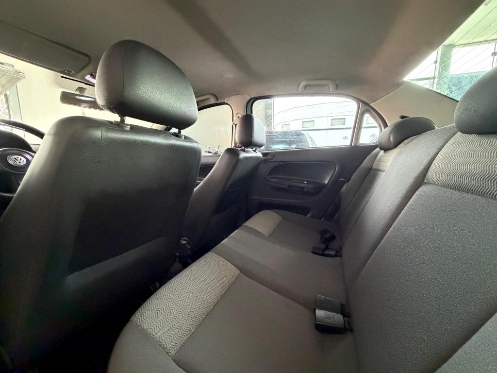 VOLKSWAGEN Voyage - Foto