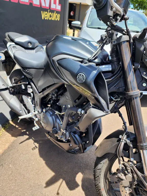 YAMAHA MT-03 300 - Foto