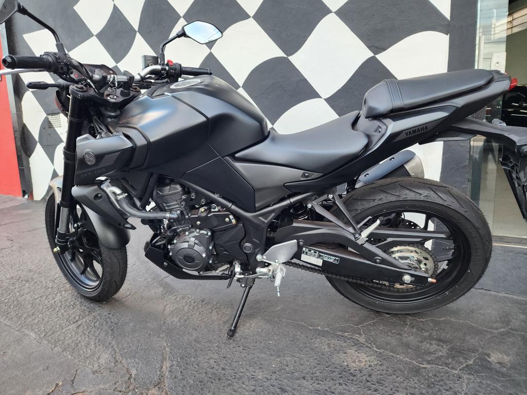 YAMAHA MT-03 300 - Foto