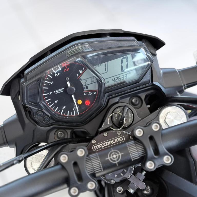 YAMAHA MT-03 300 - Foto