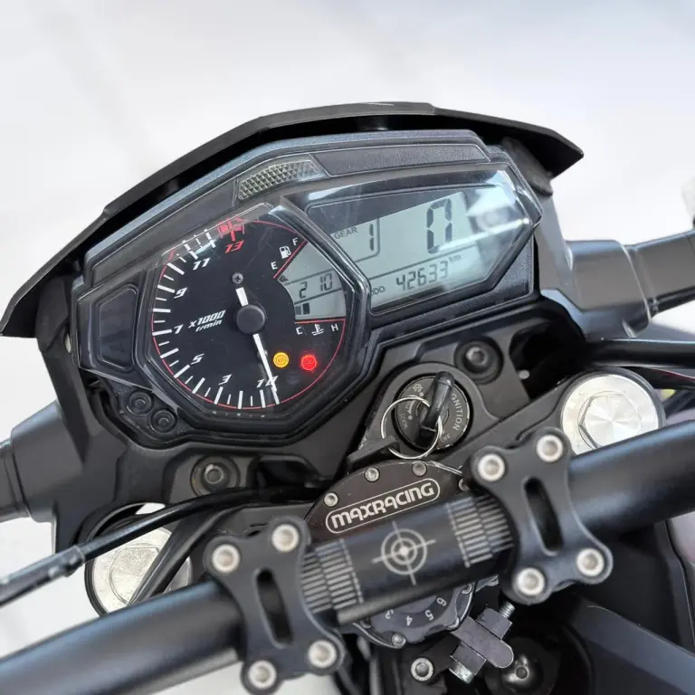 YAMAHA MT-03 300 - Foto