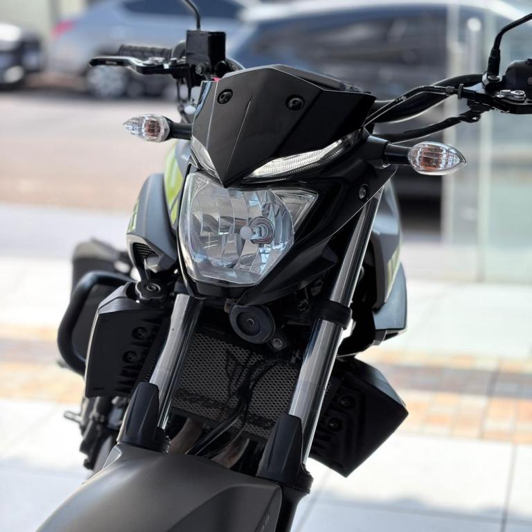 YAMAHA MT-03 300 - Foto