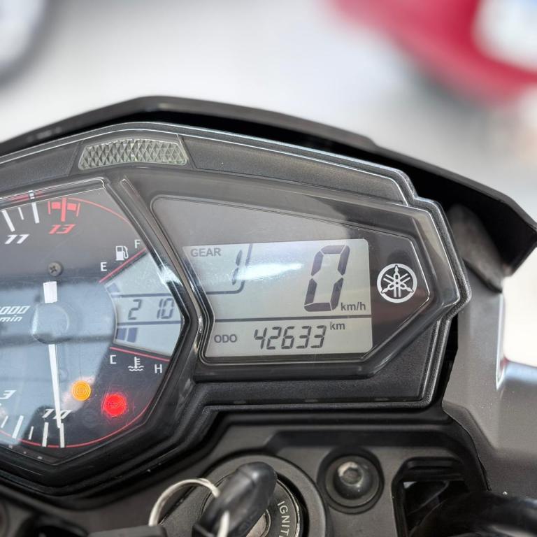 YAMAHA MT-03 300 - Foto