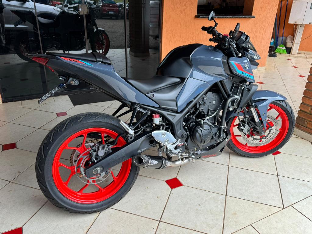 YAMAHA MT-03 300 - Foto