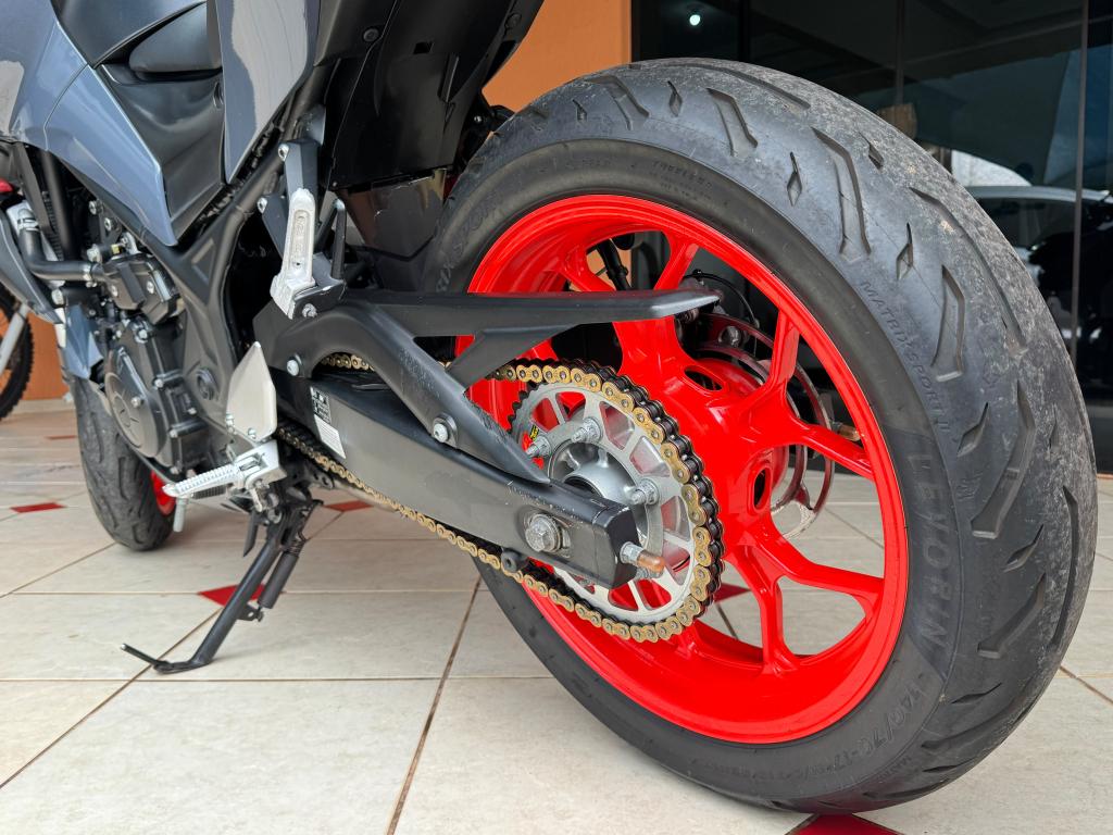 YAMAHA MT-03 300 - Foto