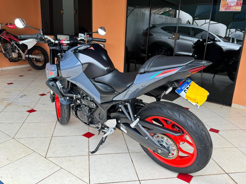 YAMAHA MT-03 300 - Foto