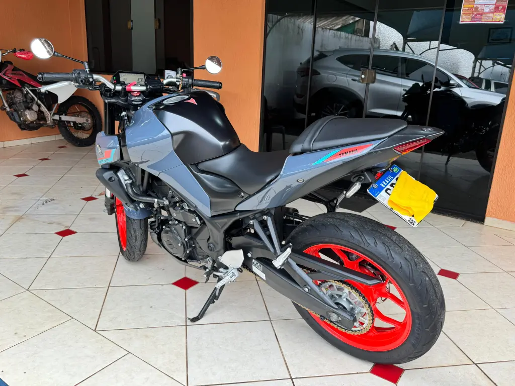 YAMAHA MT-03 300 - Foto