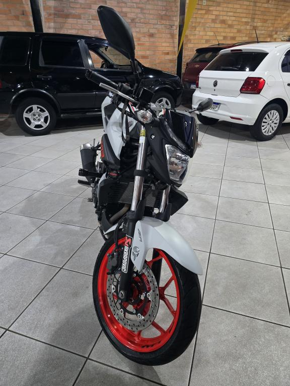 YAMAHA MT-03 300 - Foto