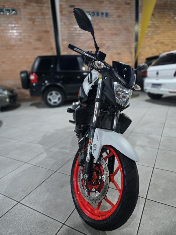 YAMAHA MT-03 300 - Foto
