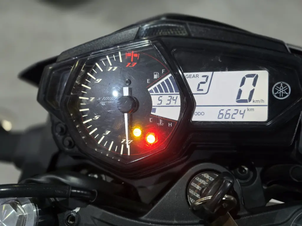 YAMAHA MT-03 300 - Foto