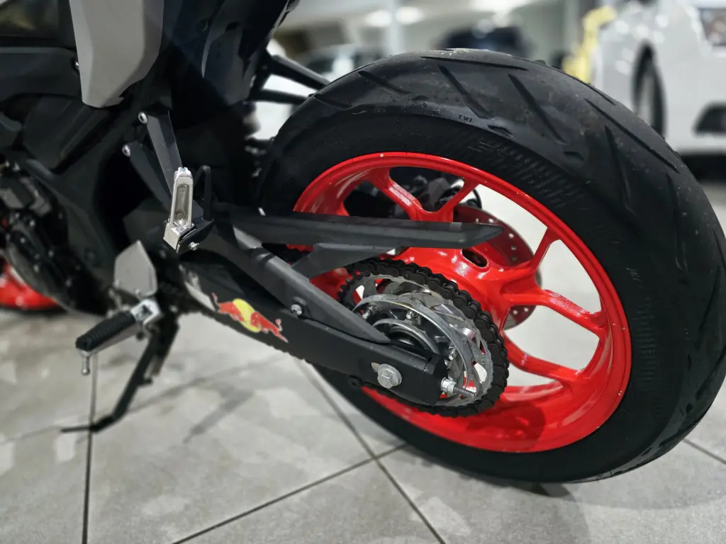 YAMAHA MT-03 300 - Foto