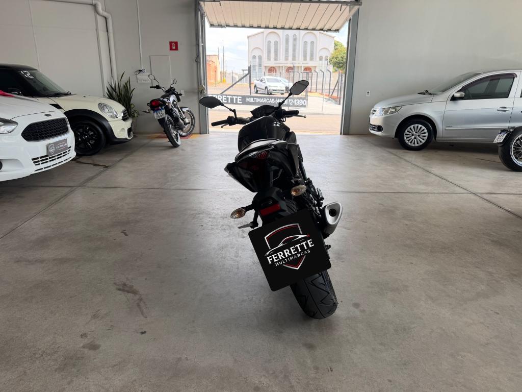 YAMAHA MT-03 300 - Foto