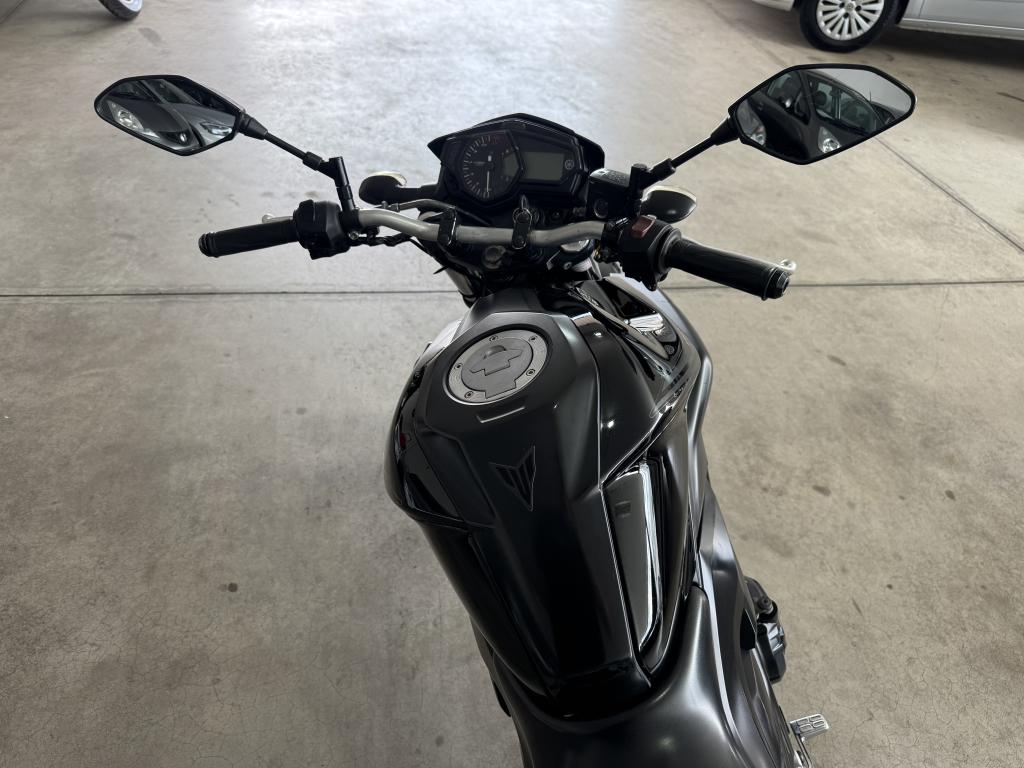 YAMAHA MT-03 300 - Foto
