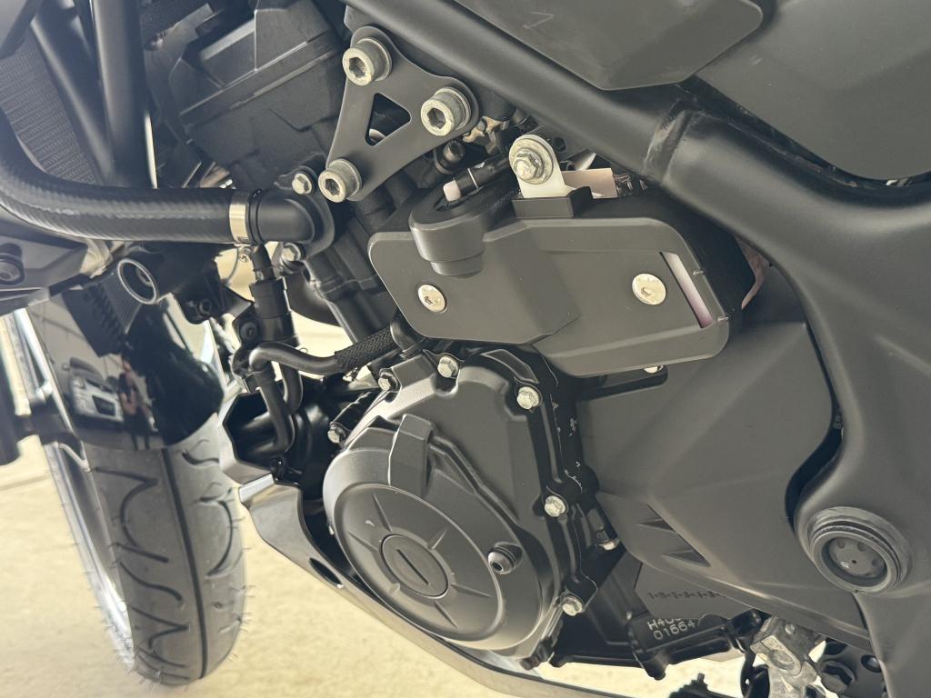 YAMAHA MT-03 300 - Foto