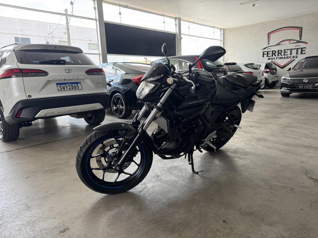 YAMAHA MT-03 300 - Foto