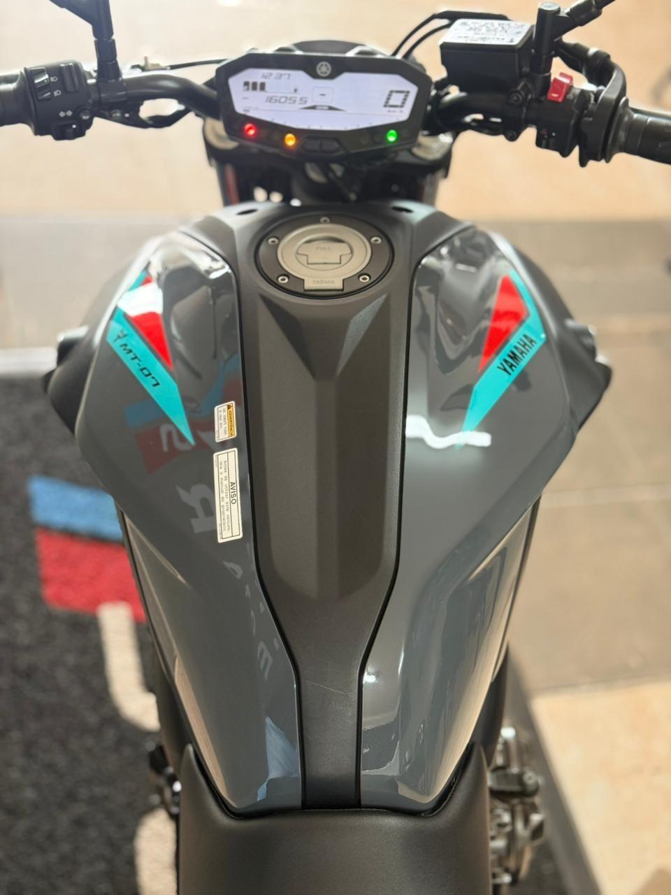 YAMAHA MT-07 700 - Foto