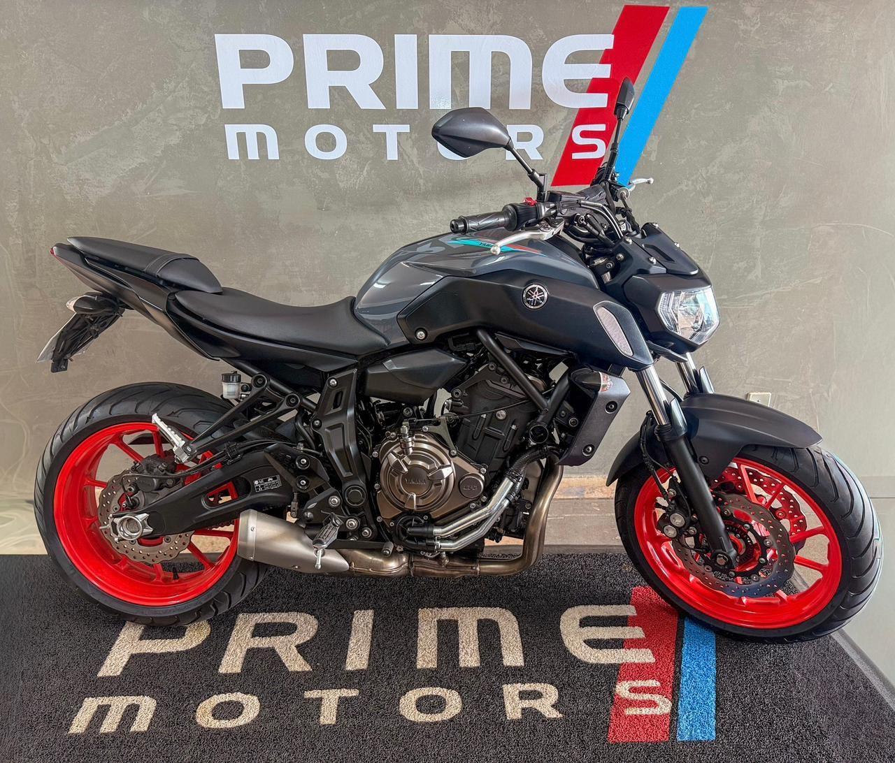 YAMAHA MT-07 700 - Foto