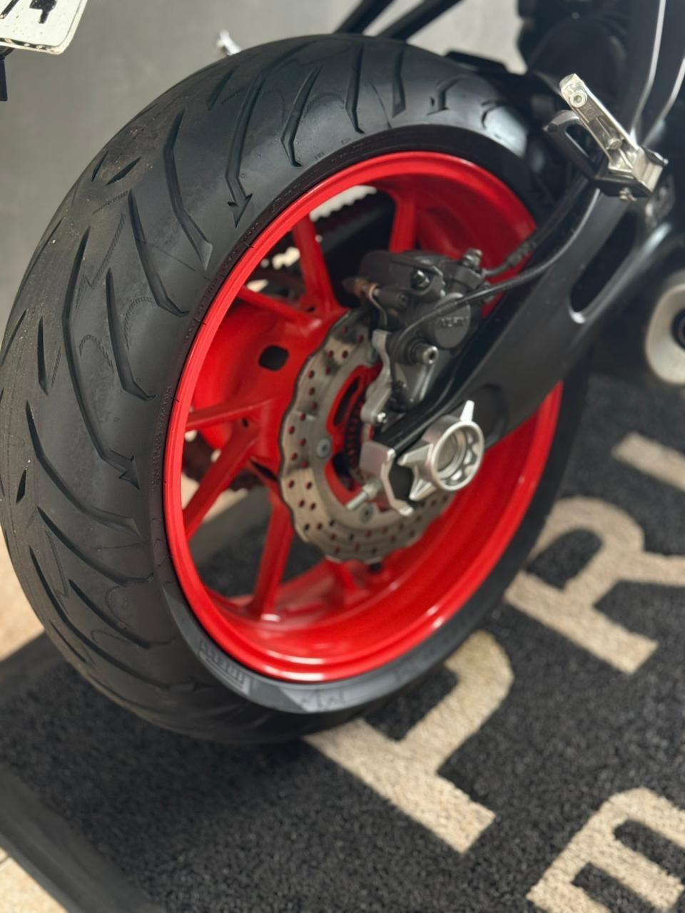 YAMAHA MT-07 700 - Foto