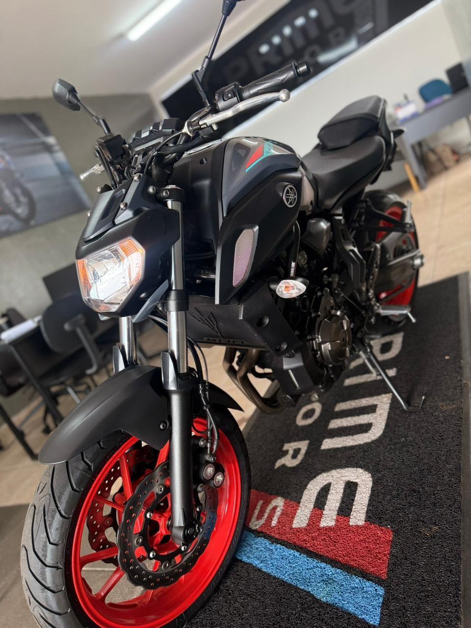 YAMAHA MT-07 700 - Foto