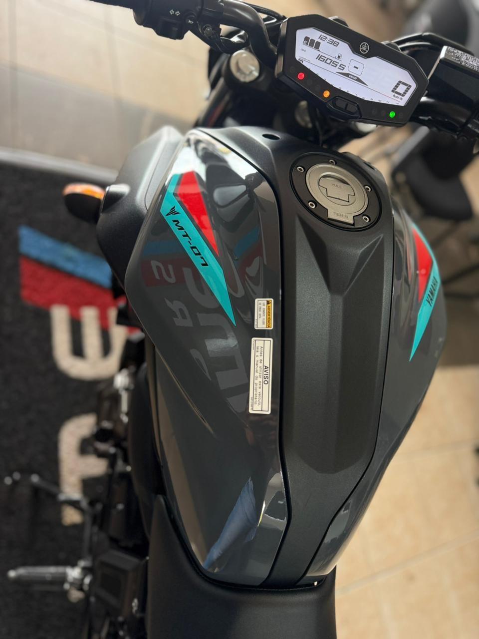 YAMAHA MT-07 700 - Foto