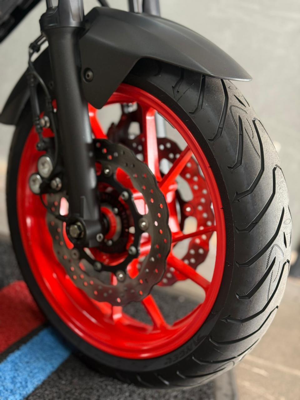 YAMAHA MT-07 700 - Foto