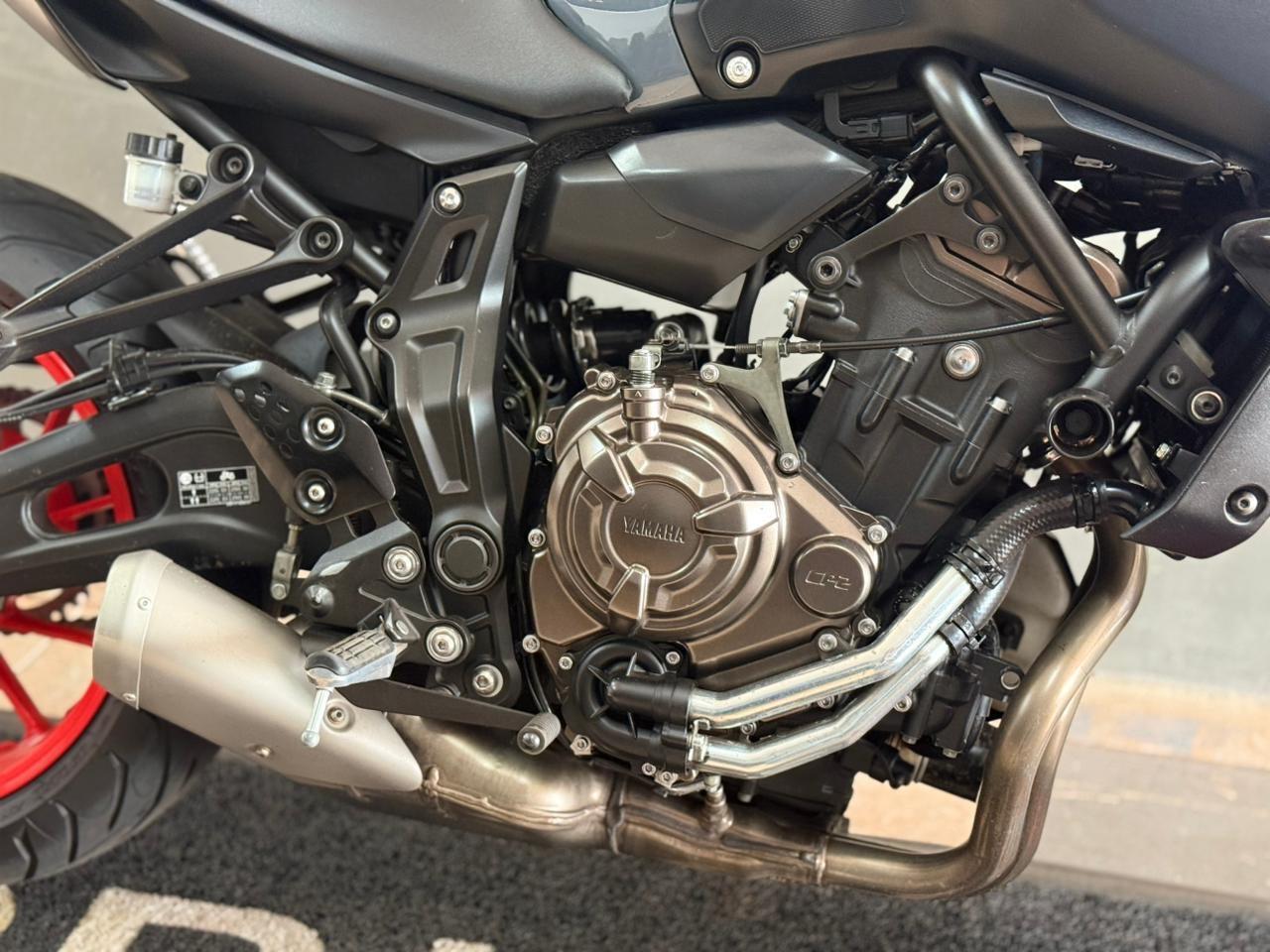 YAMAHA MT-07 700 - Foto