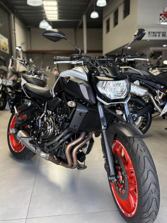 YAMAHA MT-07 700 - Foto