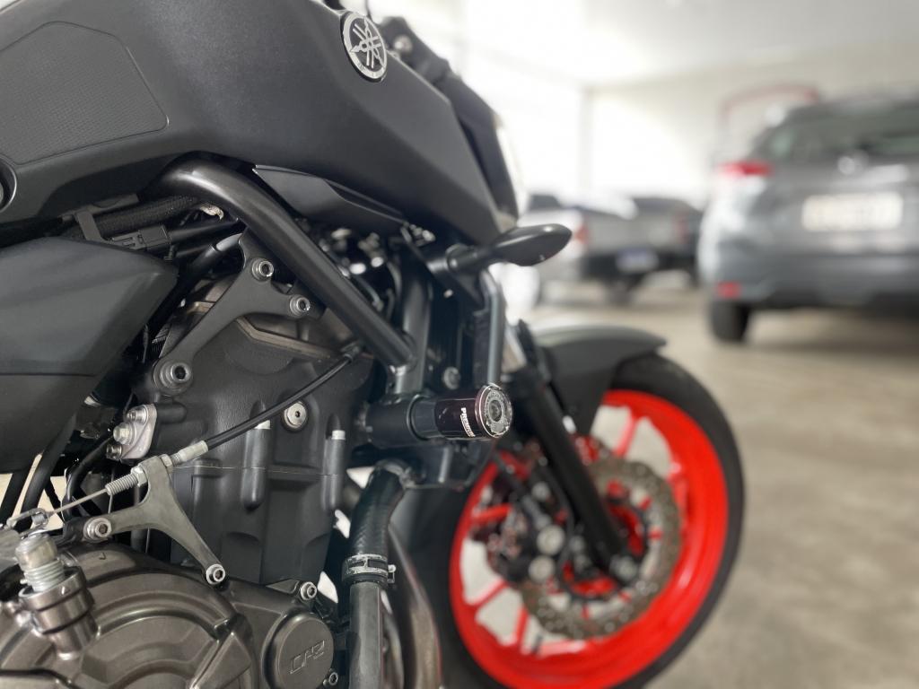 YAMAHA MT-07 700 - Foto