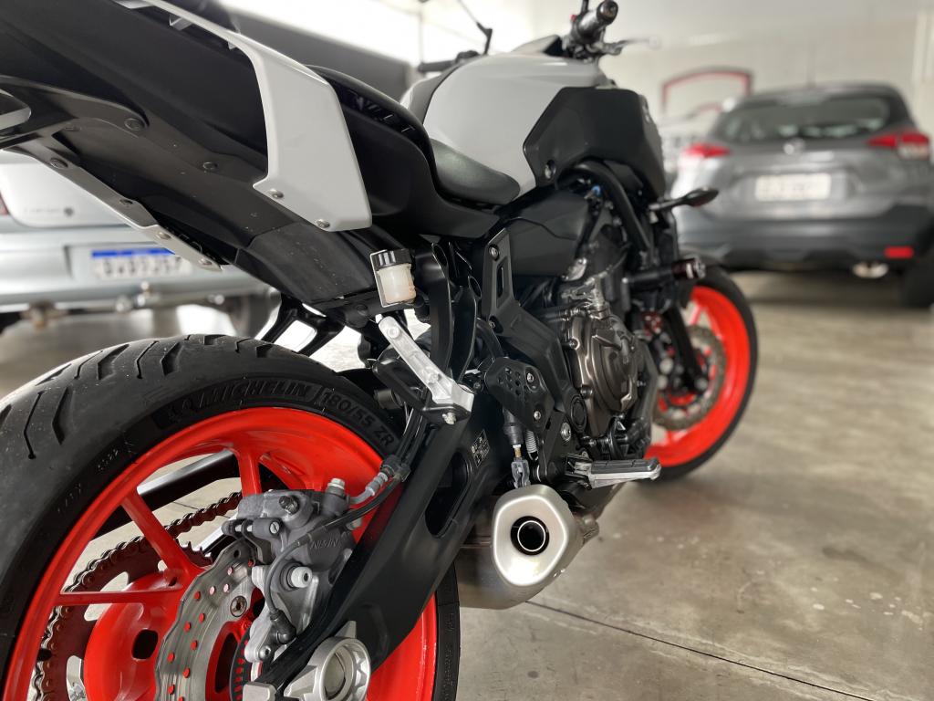 YAMAHA MT-07 700 - Foto