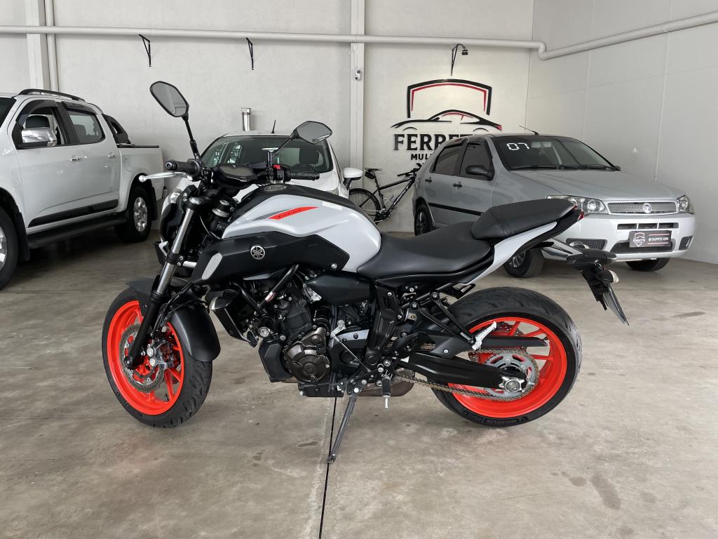 YAMAHA MT-07 700 - Foto