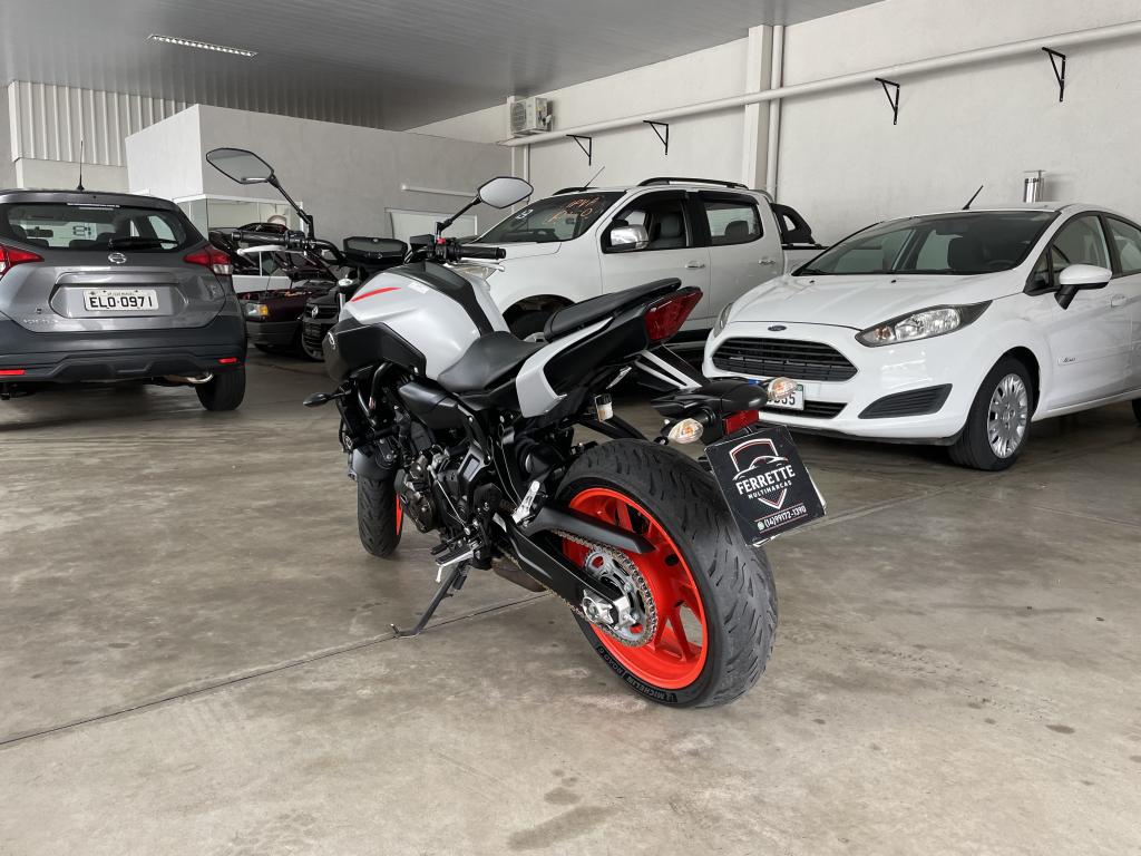 YAMAHA MT-07 700 - Foto