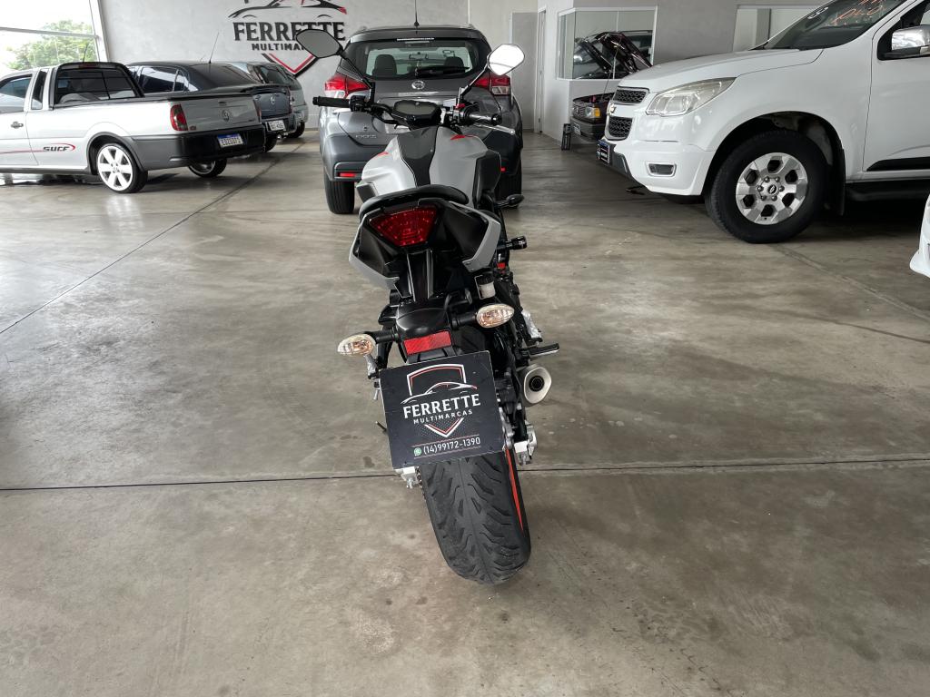 YAMAHA MT-07 700 - Foto