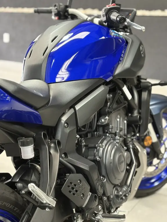 YAMAHA MT-07 700 - Foto