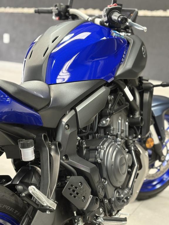 YAMAHA MT-07 700 - Foto