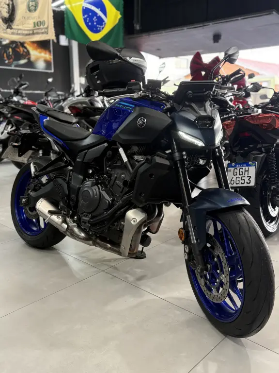 YAMAHA MT-07 700 - Foto