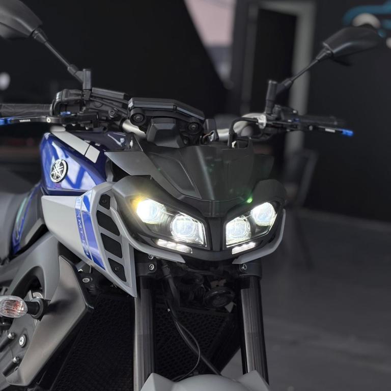 YAMAHA MT-09 850 - Foto