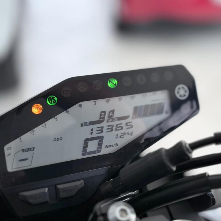 YAMAHA MT-09 850 - Foto