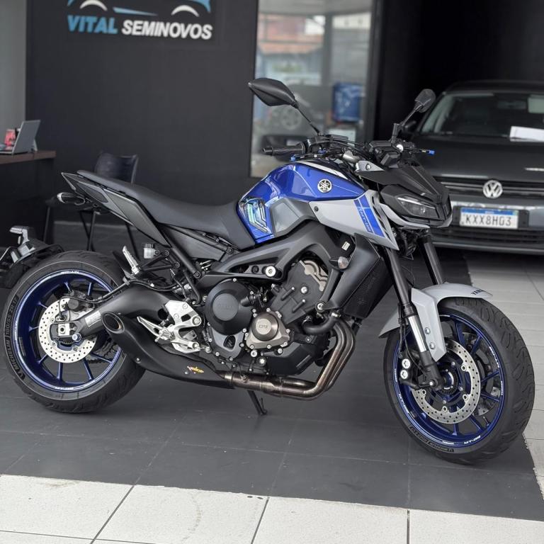 YAMAHA MT-09 850 - Foto