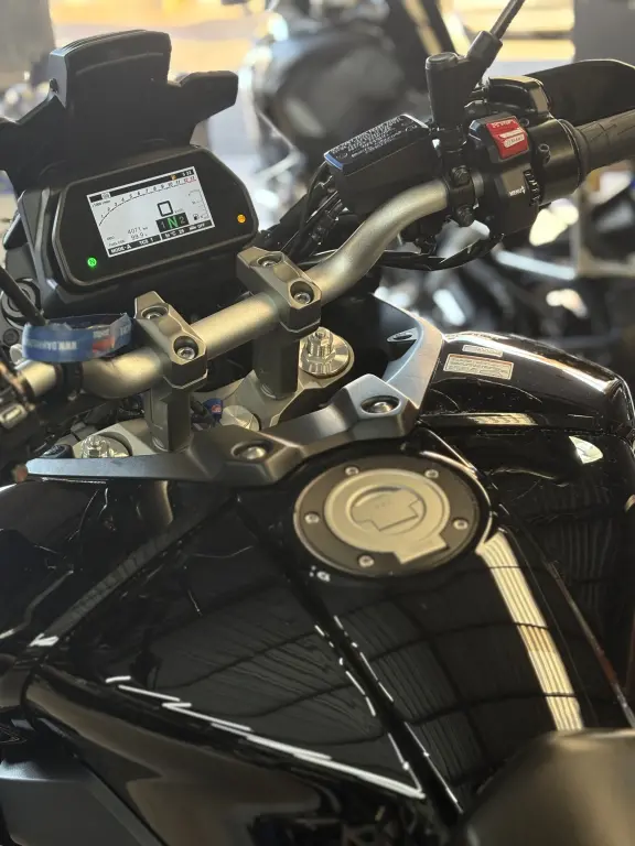 YAMAHA MT-09 Tracer GT 900 - Foto
