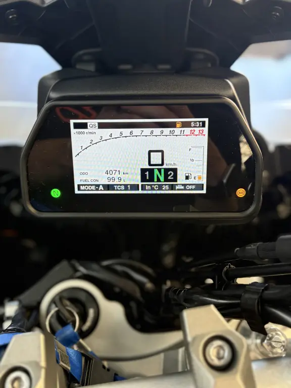 YAMAHA MT-09 Tracer GT 900 - Foto