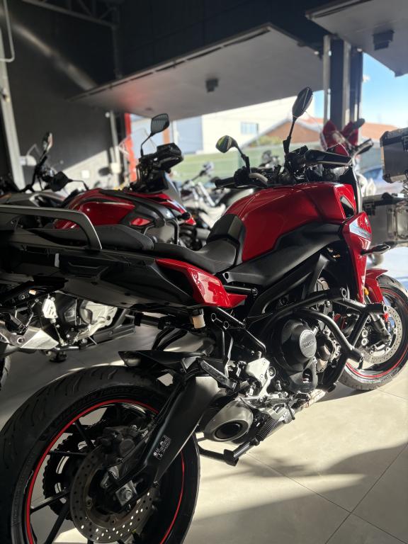 YAMAHA MT-09 Tracer GT 900 - Foto