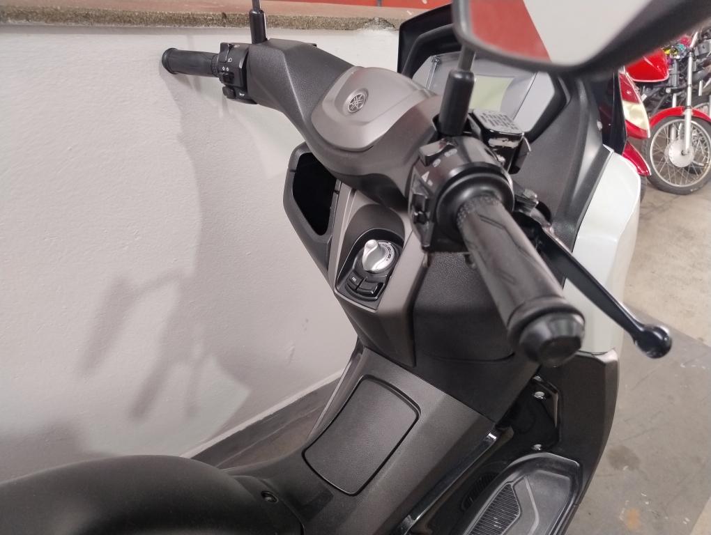 YAMAHA NMax 160 - Foto