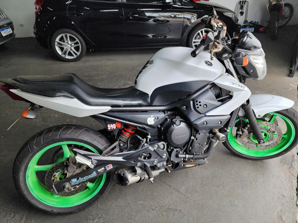 YAMAHA XJ6 600 - Foto